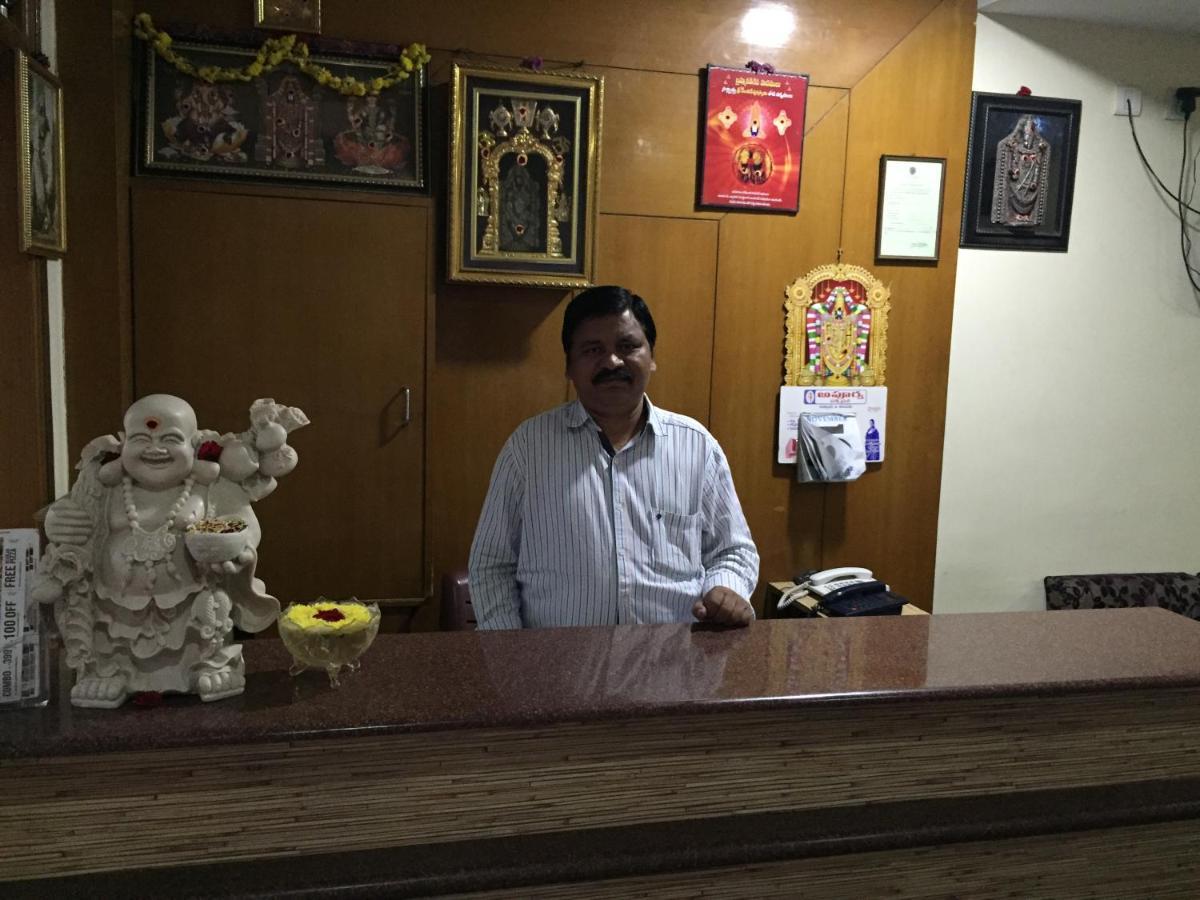 Hotel Suprabath Towers Tirupati Kültér fotó